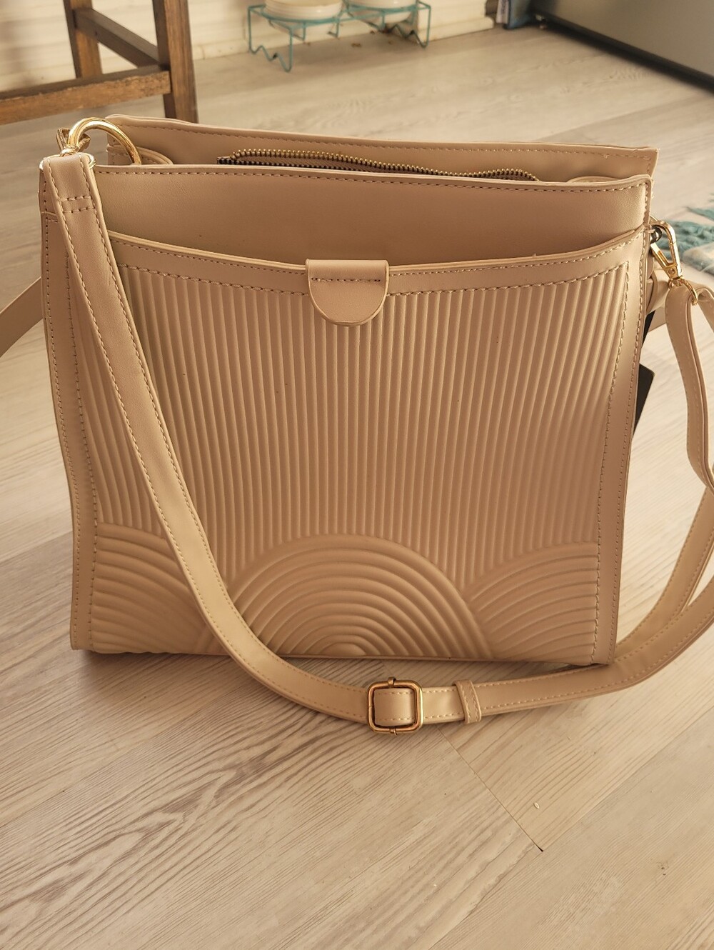 Large Vegan SUGU Purse - Brand new with Tag- Elegant Everyday Shoulder Bag